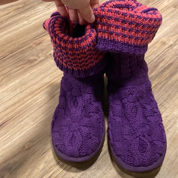 UGG Shoes - UGGS LIKE NEW